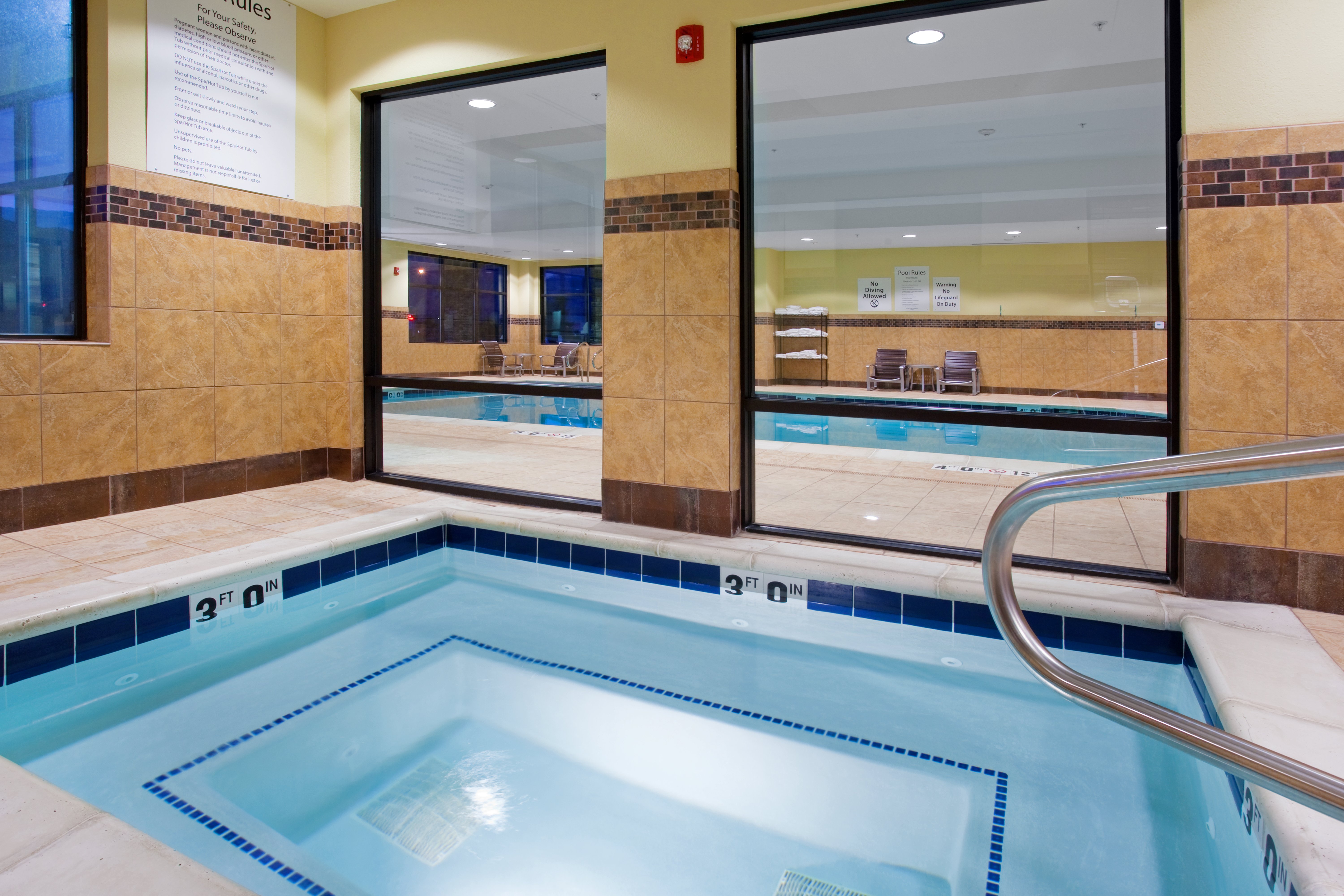 Holiday Inn Express Hotel Suites Logan 47/79
