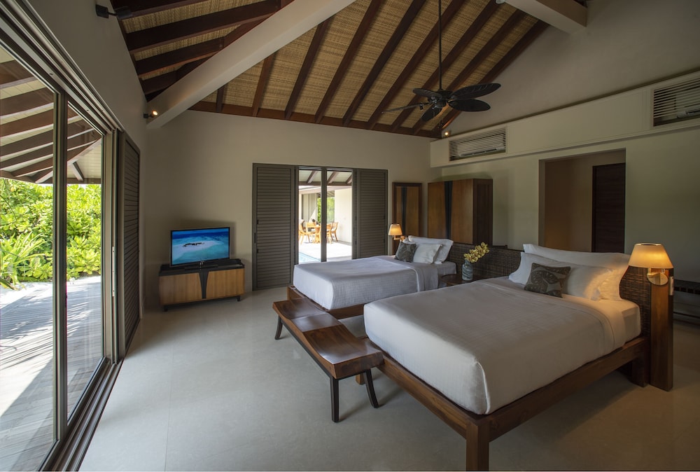 2 Bedrooms, Sunrise, Beach Pool, Villa, 1 King and 1 Single Beds
