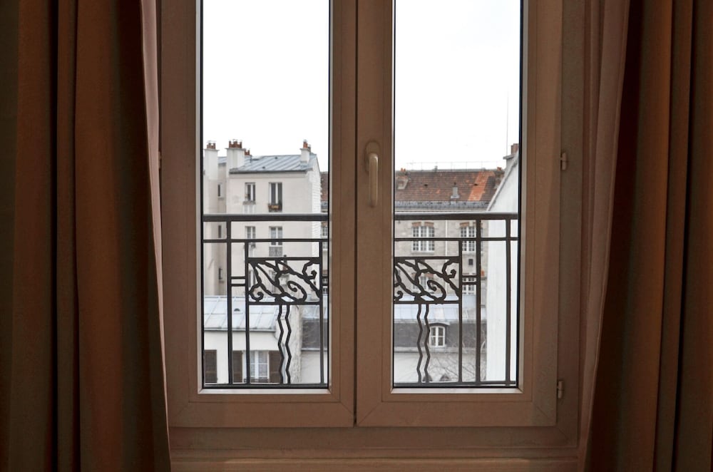 HOTEL DE LA PERDRIX ROUGE 42/71
