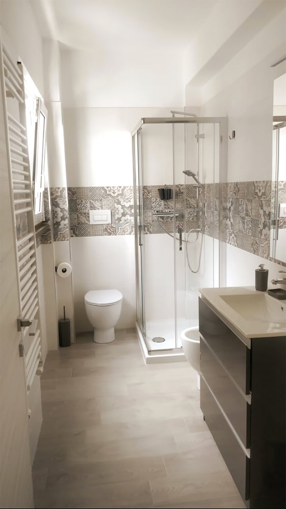 Pretty Tiburtina Room 24/28