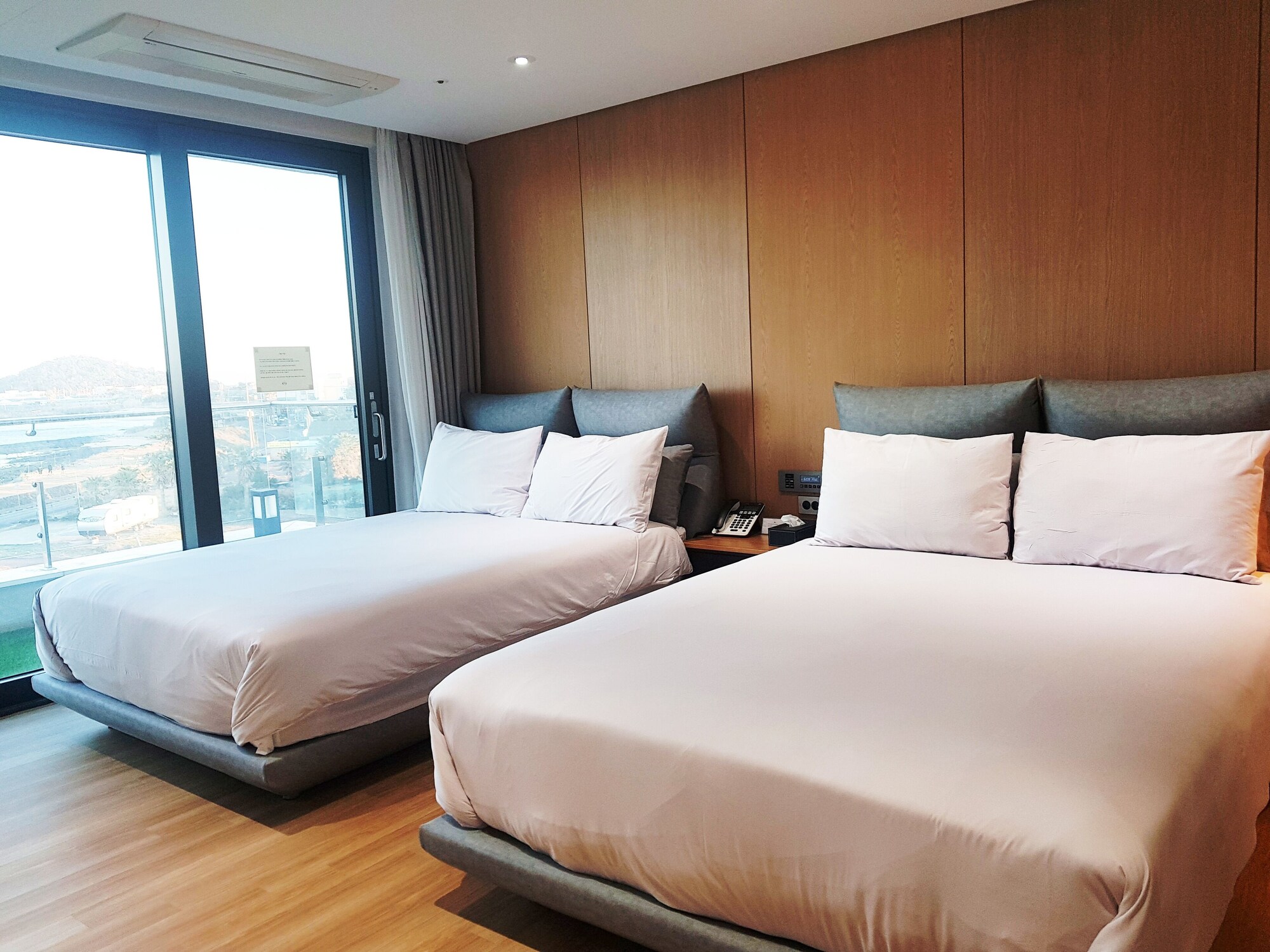 PENTHOUSE, POOL ACCESS