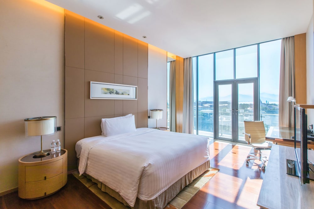 The Oct Harbour Shenzhen Marriott Executive Apartments 13/38