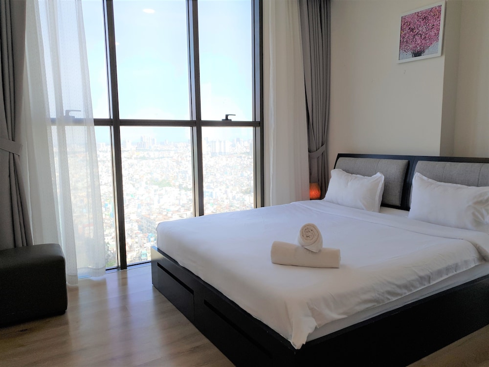 Ami Splendid Rooftop Pool 19/50