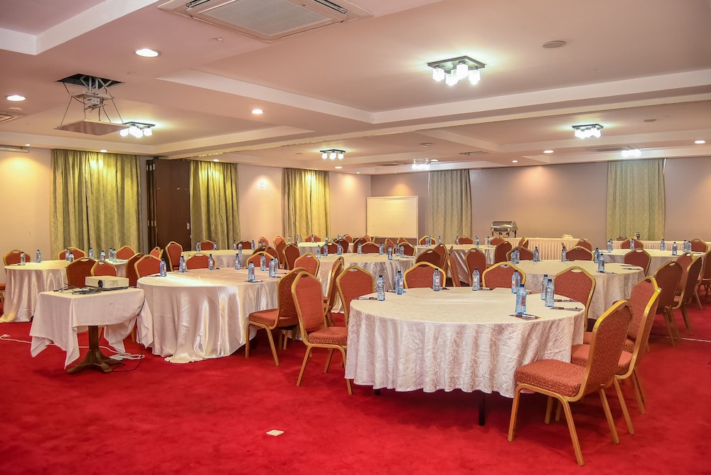 Ngong Hills Hotel 66/72