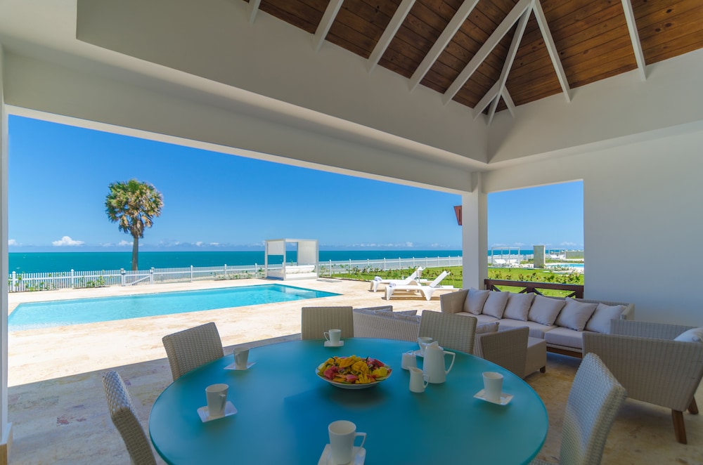 Ocean Village Deluxe Resort and Spa 61/71