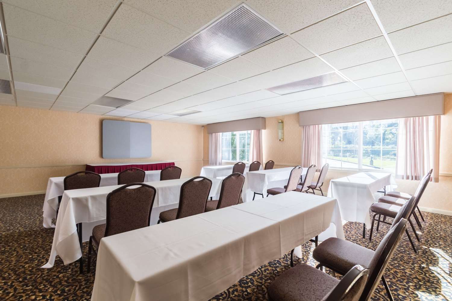 Quality Inn and Suites Conference Center West Chester 38/41