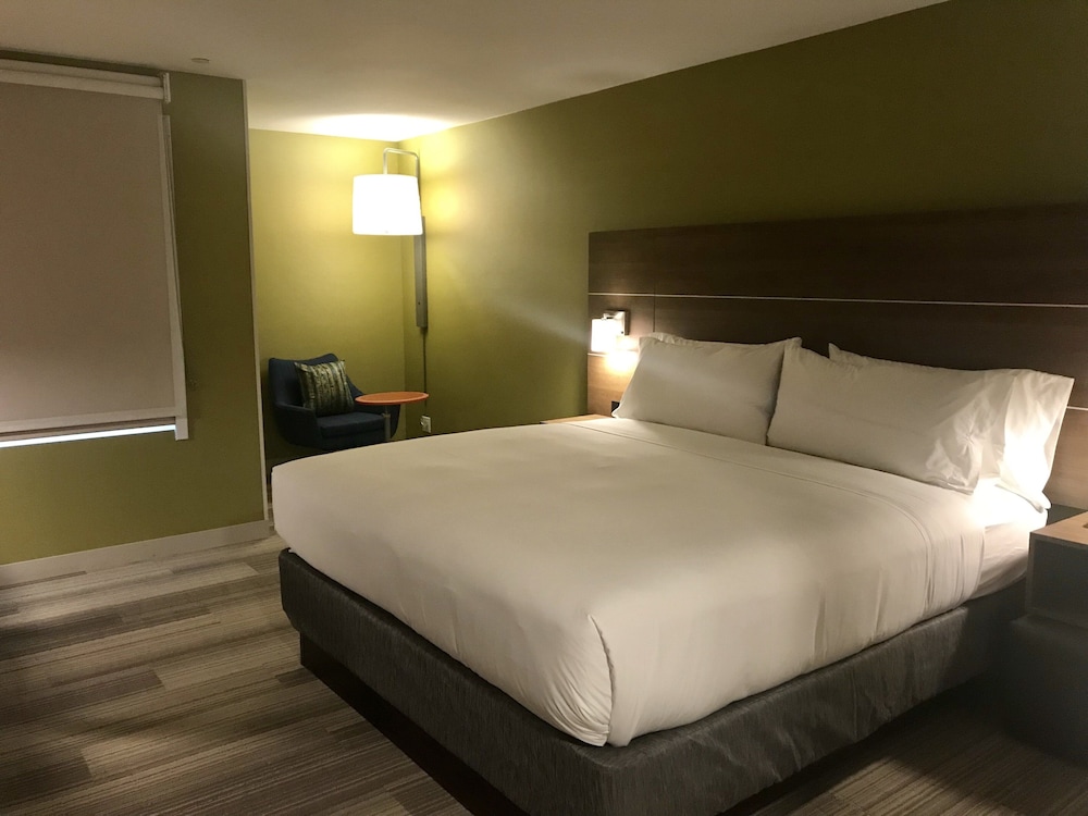 Holiday Inn Express Hotel Suites Pasadena Colorado Boulevard 13/59