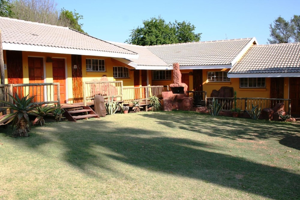 Flintstones Guest House Fourways 4/50