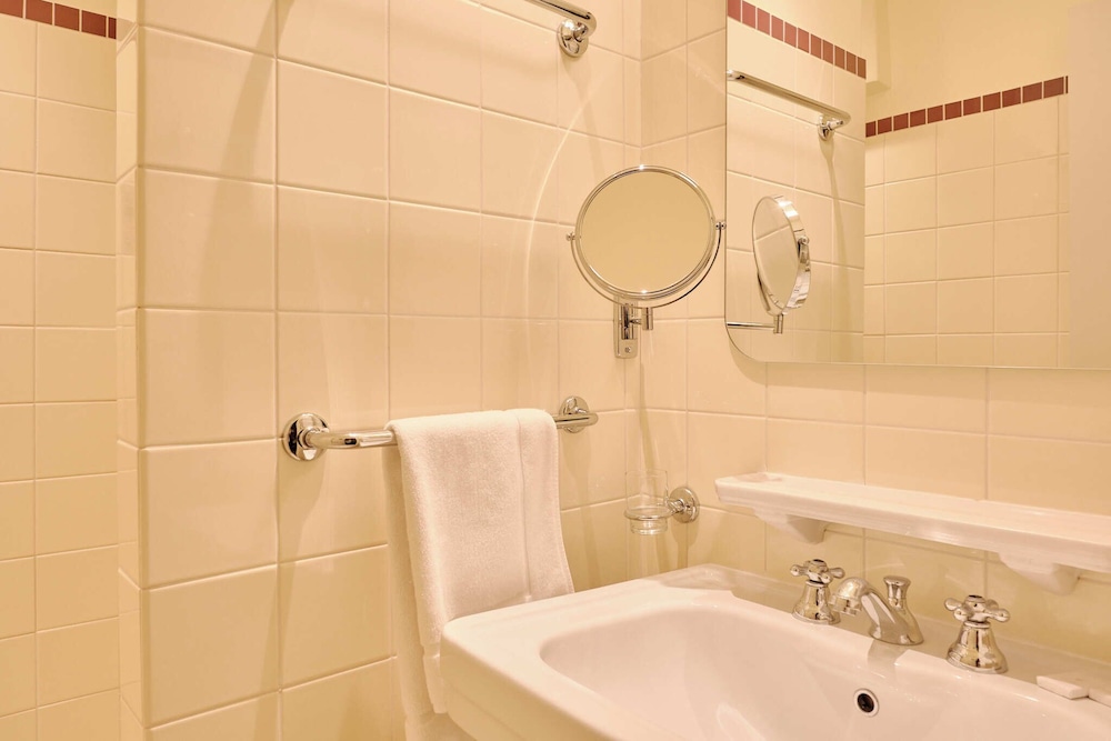غرفة قياسية بسرير كوين، Hotel Le Provencal 2/3