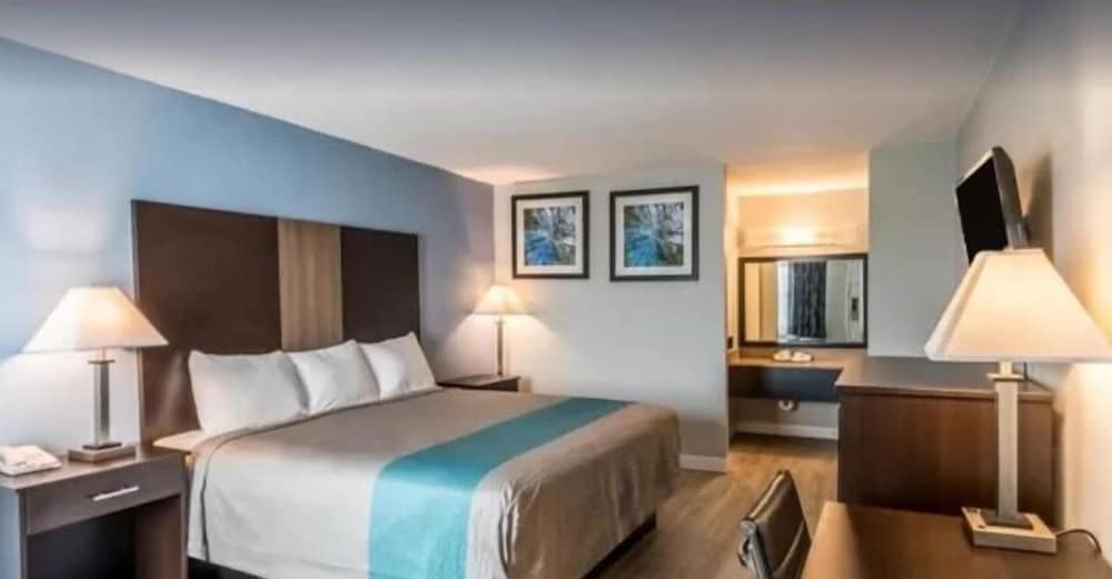 Econo Lodge Mineral Wells, TX 16/23