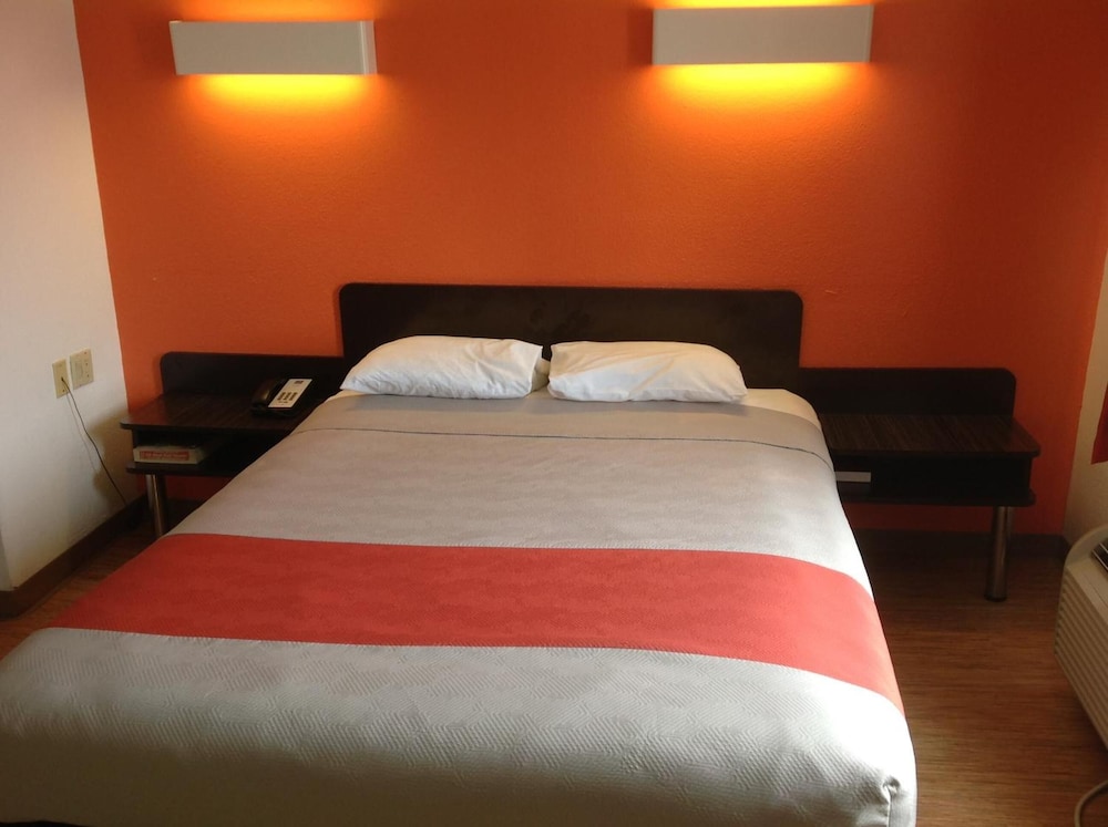 Motel6 Dallas, TX - Northeast 25/45