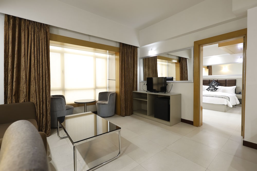 Aristocrat Hotel 19/40