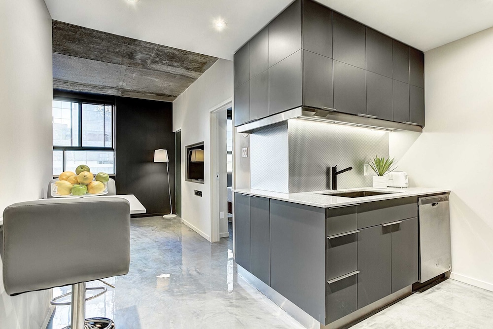 Pierce Boutique Apartments 9/73