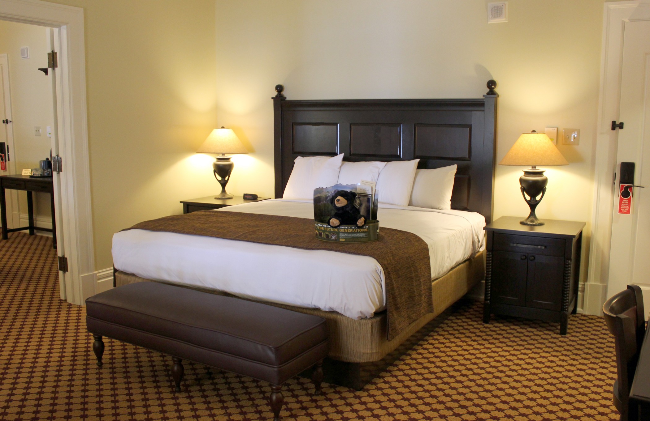 Lodge, King Bed