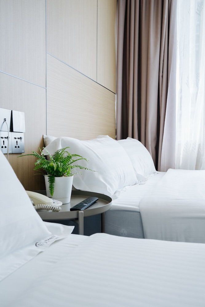Wang's Hotel Gurney Drive 39/55
