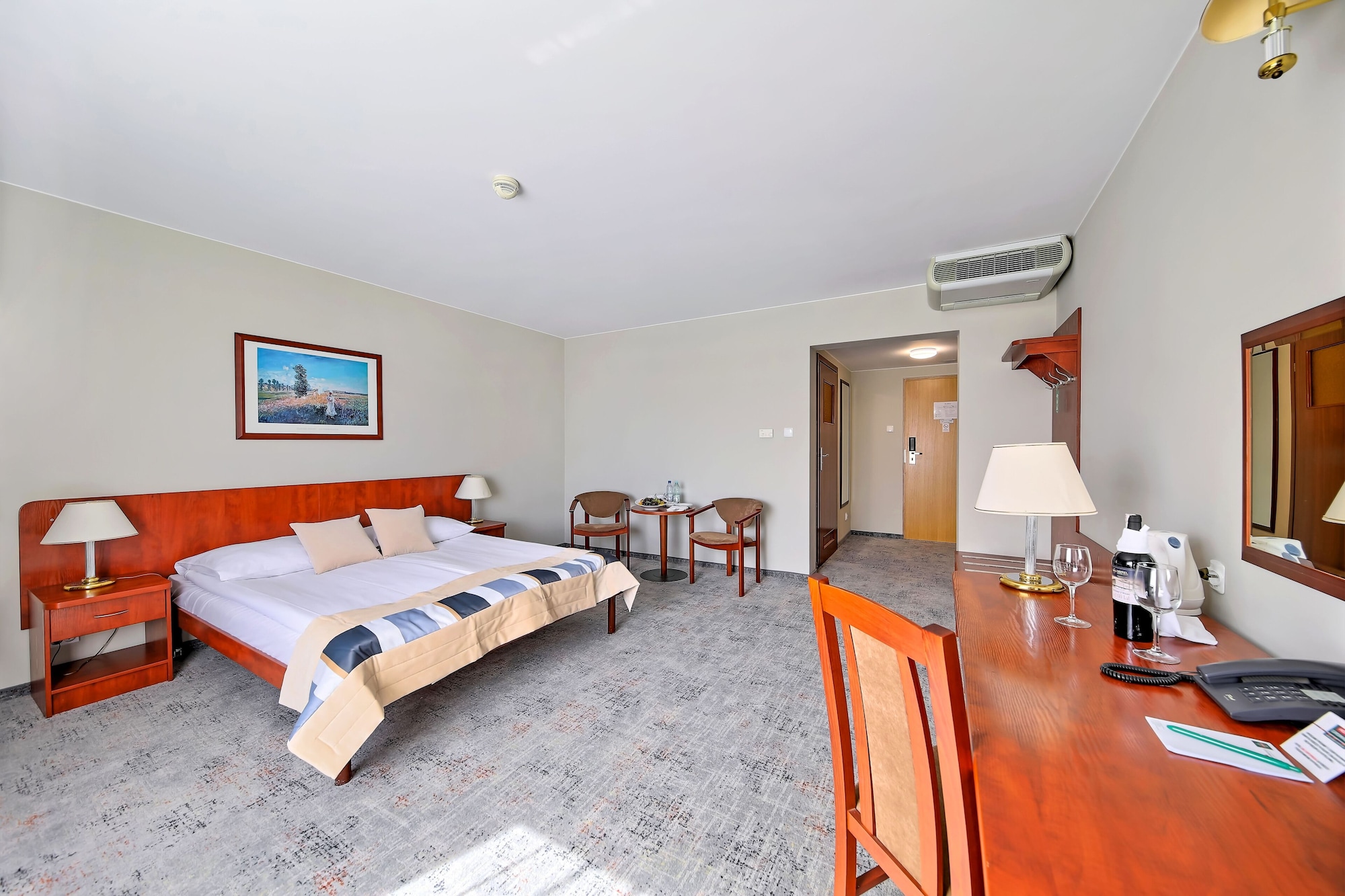 BUSINESS, DOUBLE BED
