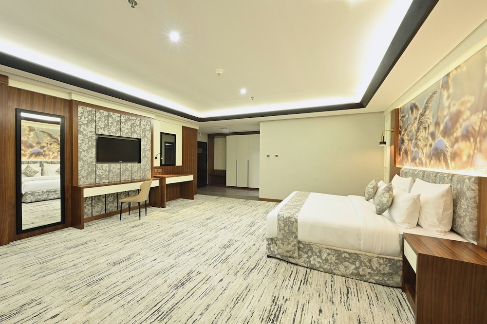 Pavilion Palace Hotel 23/43