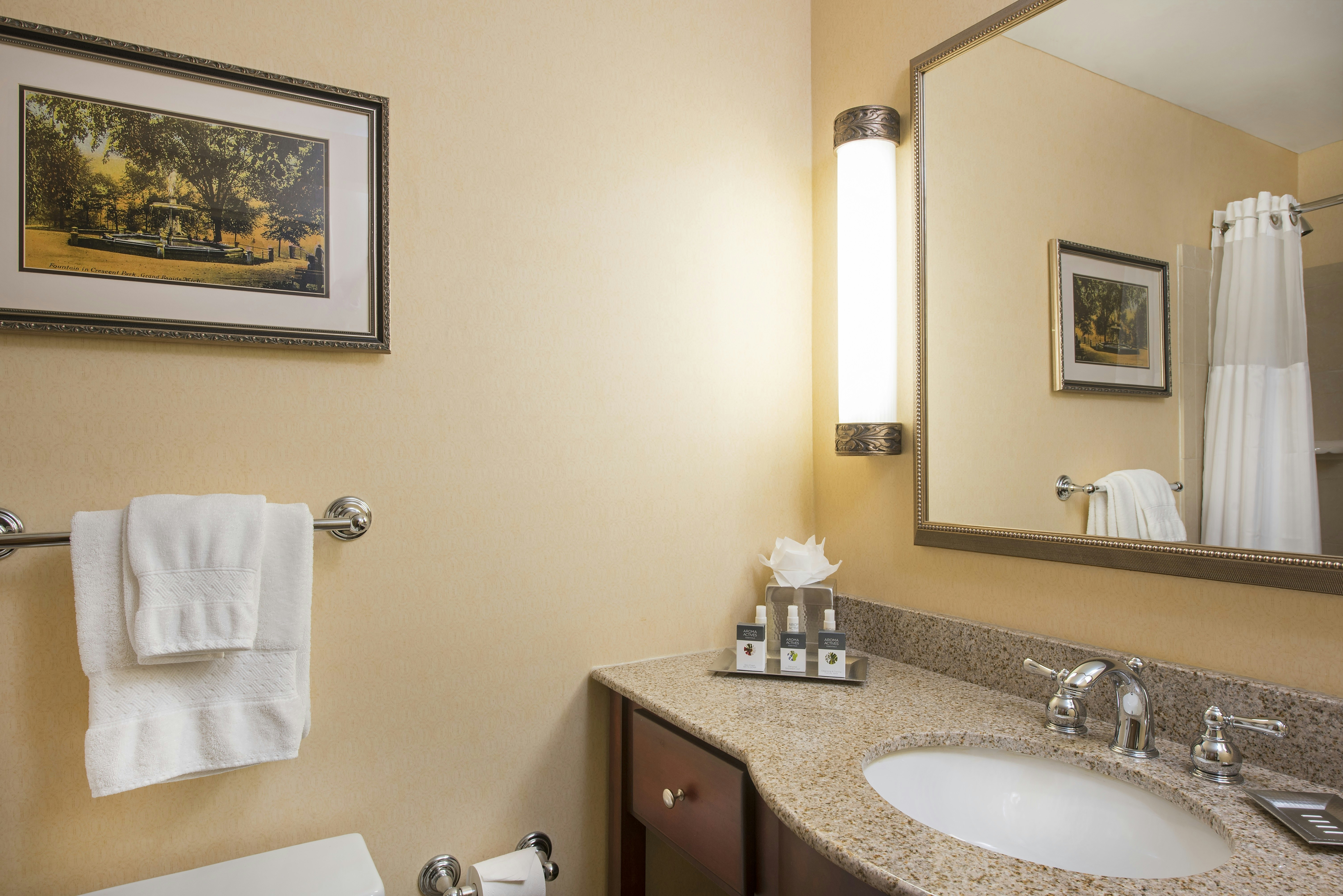 غرفة بسريرين كوين، Doubletree By Hilton Hotel Grand Rapids Airport 3/4