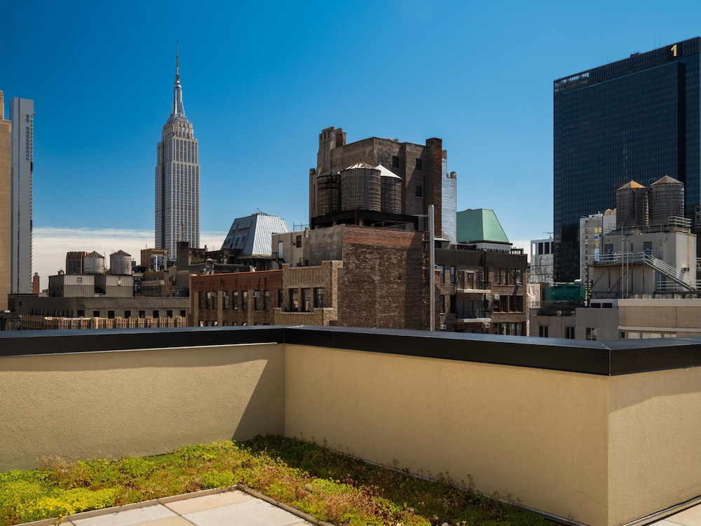 Hotel 38 New York City, Tapestry Collection by Hilton 44/52