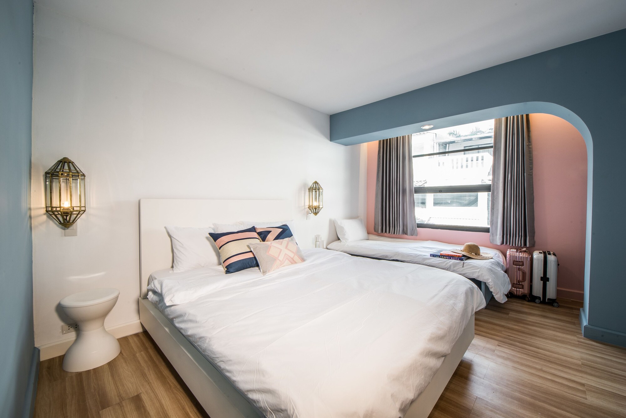 2 BEDROOMS, SUITE