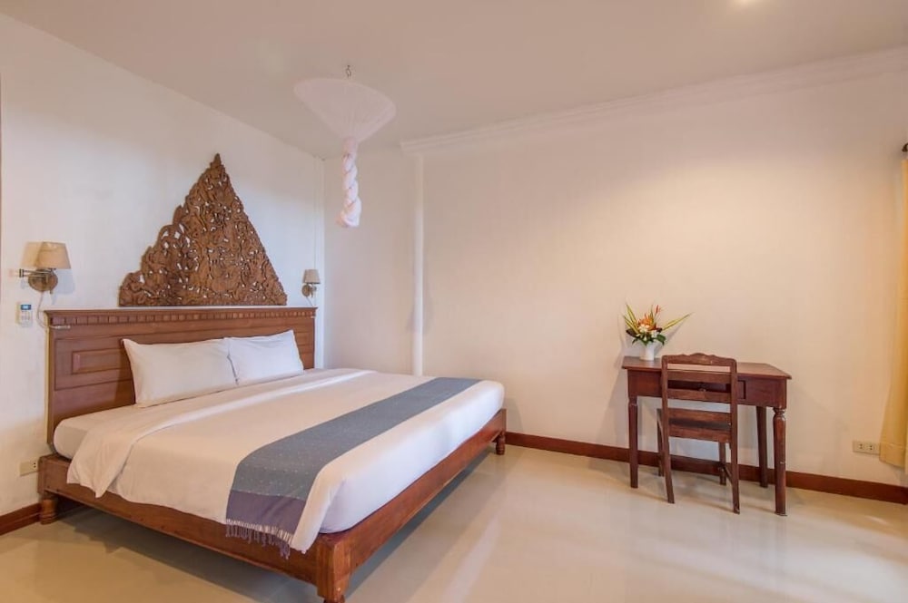 Twinbay Resort And Spa 12/69