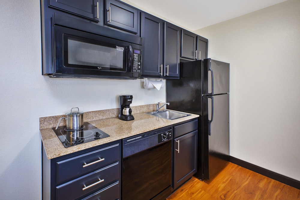 Candlewood Suites Indianapolis Airport 24/31