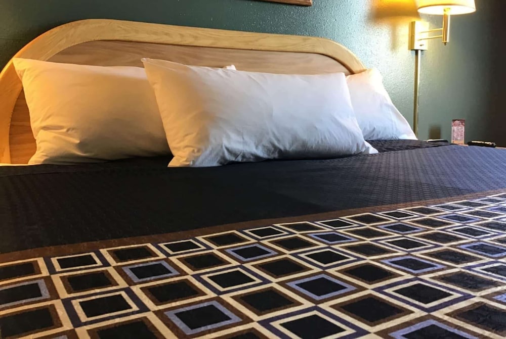 Travelodge by Wyndham Worland 10/24