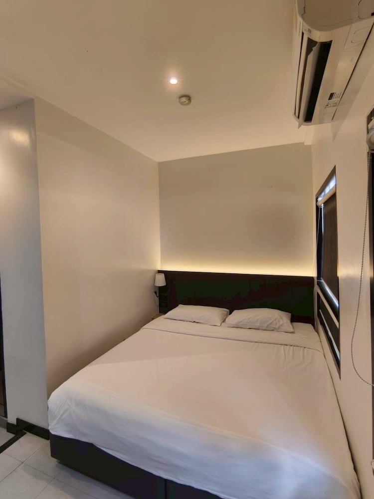 Jellybean the Blocks Hostel Sukhumvit 10 18/63