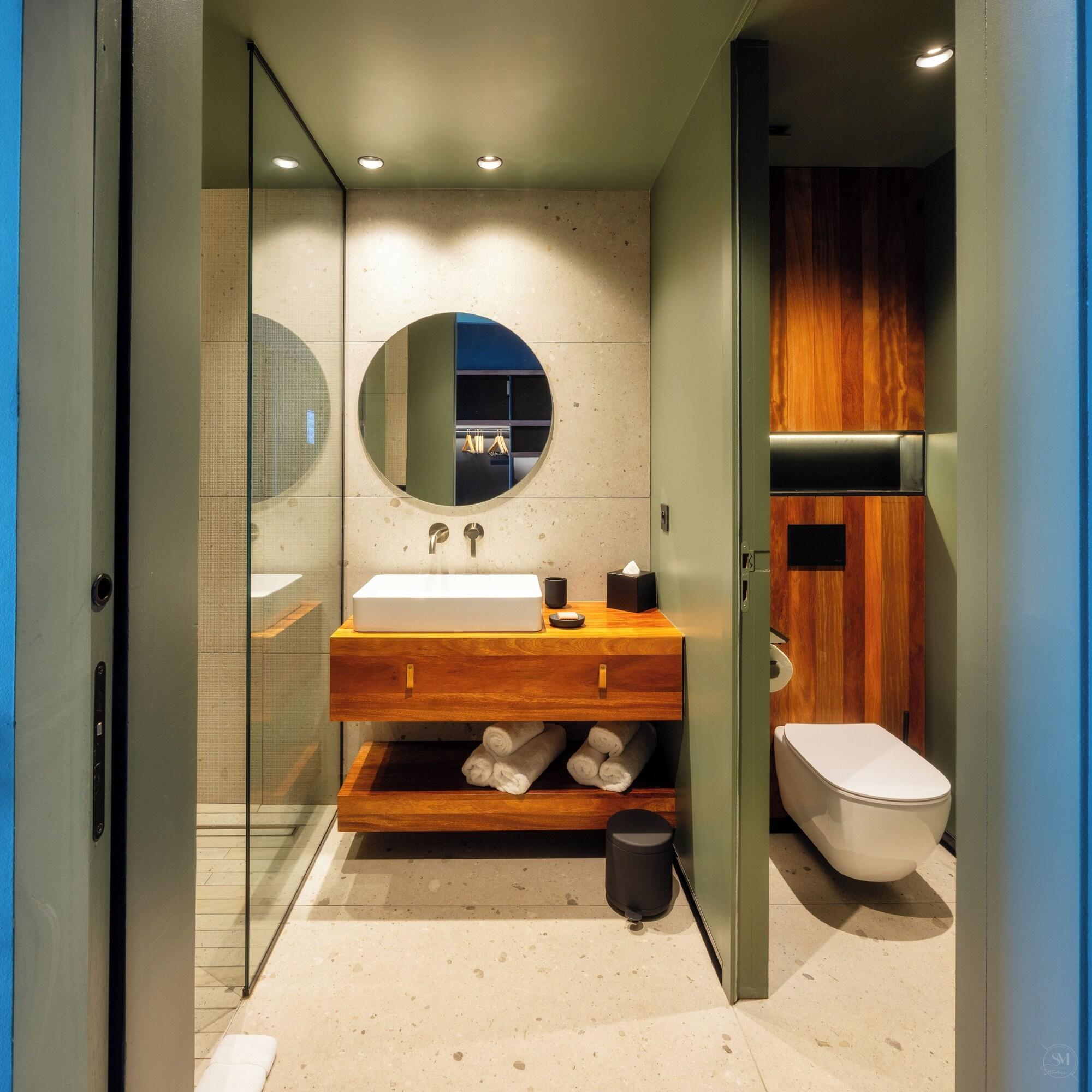 Wood Hotel & Spa 48/50