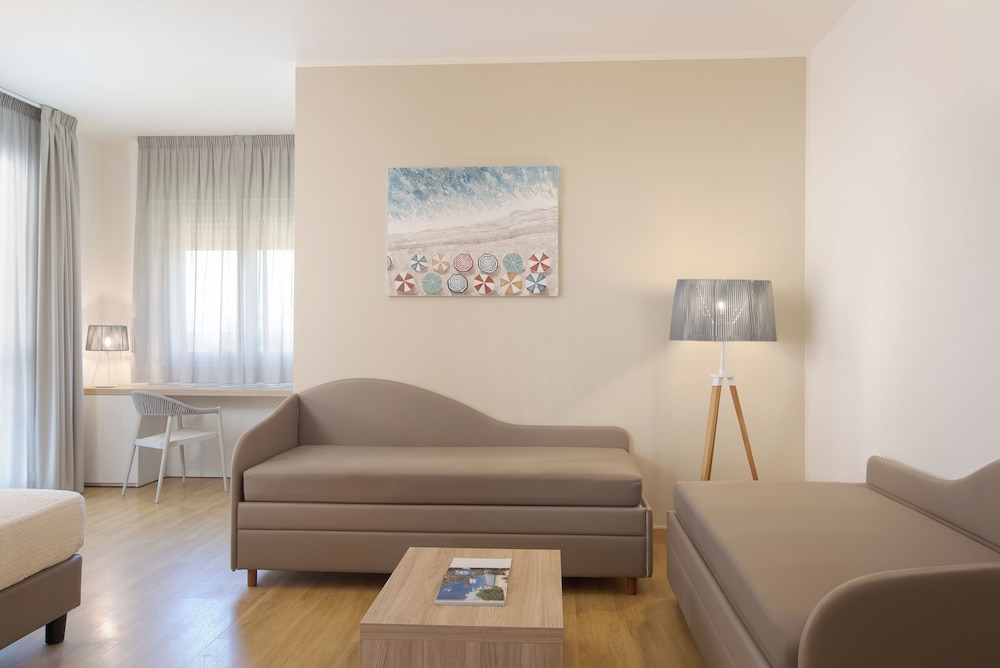Lu Hotel Porto Pino 28/48