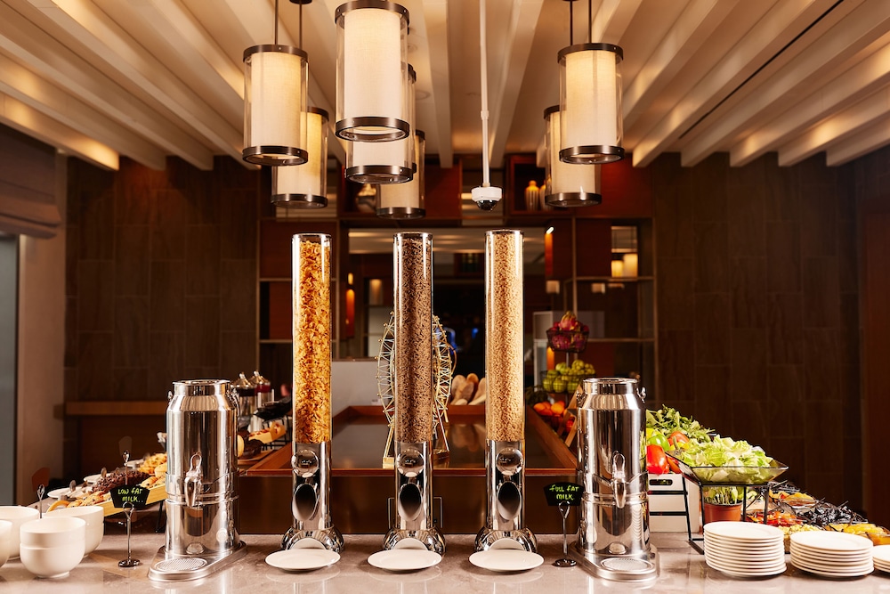Staybridge Suites Dubai Al-Maktoum Airport 48/58