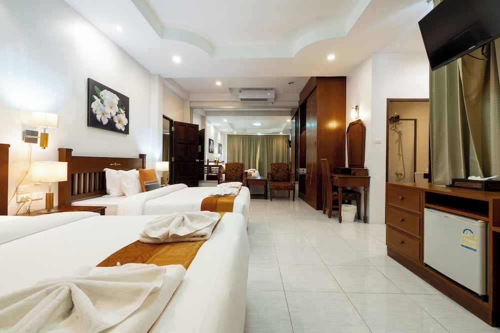 Phuket Leelavadee Hua Ting Resort 8/50