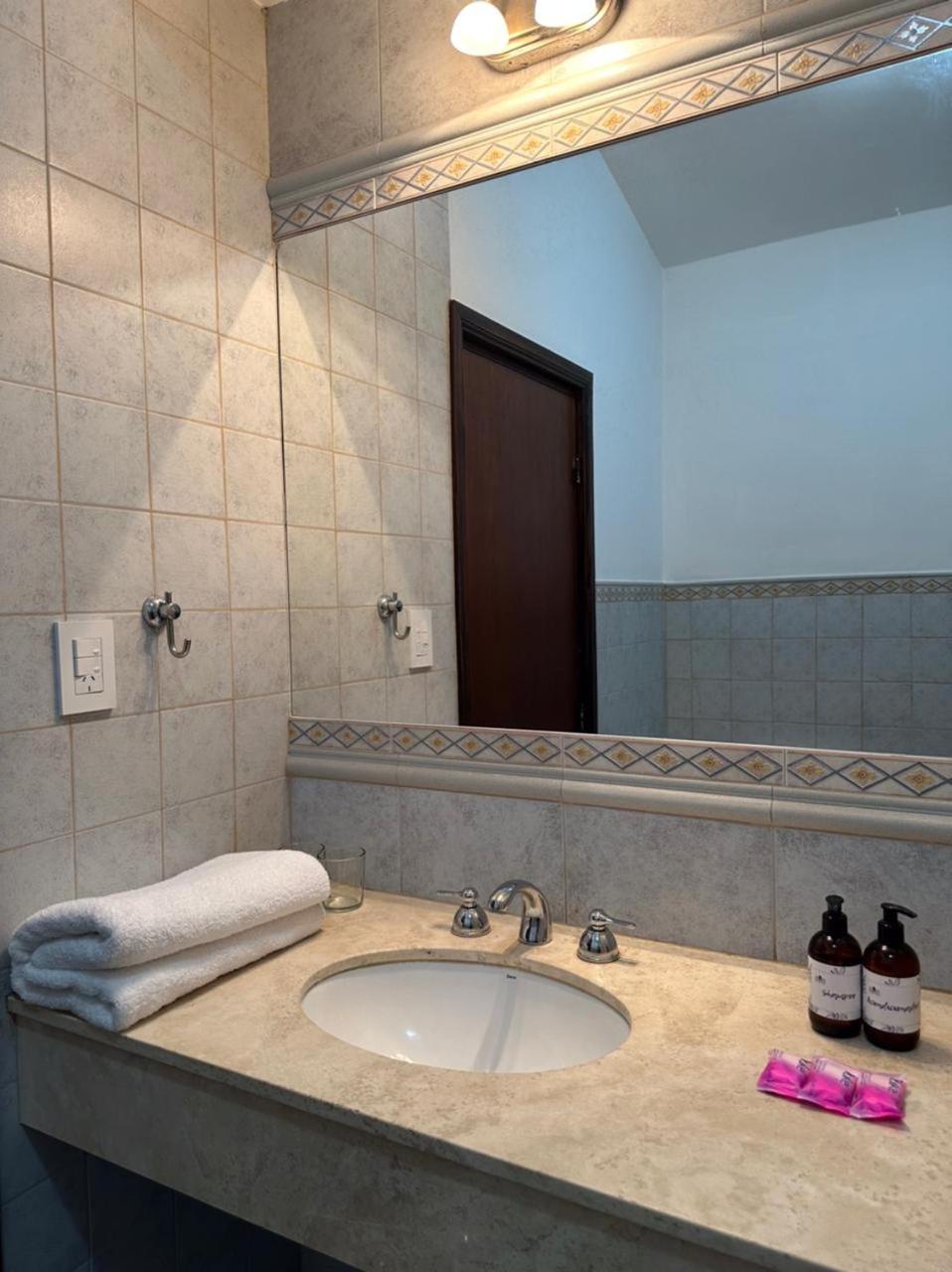 Del Virrey Hotel 41/46
