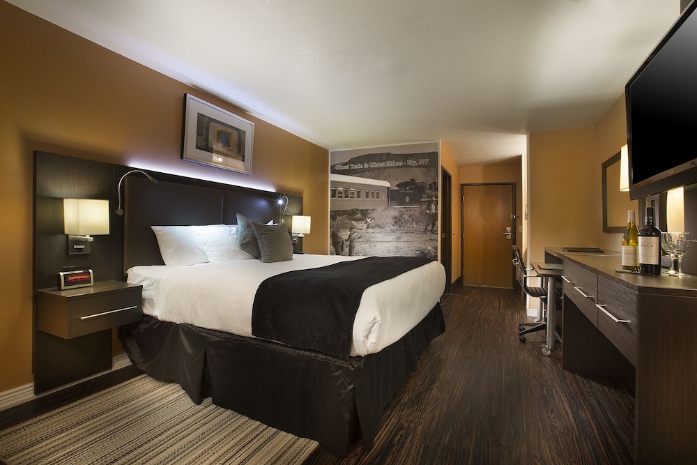 Prospector Hotel and Casino 23/75