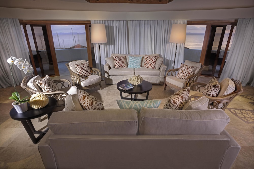 The Bannister Hotel and Yacht Club 33/50