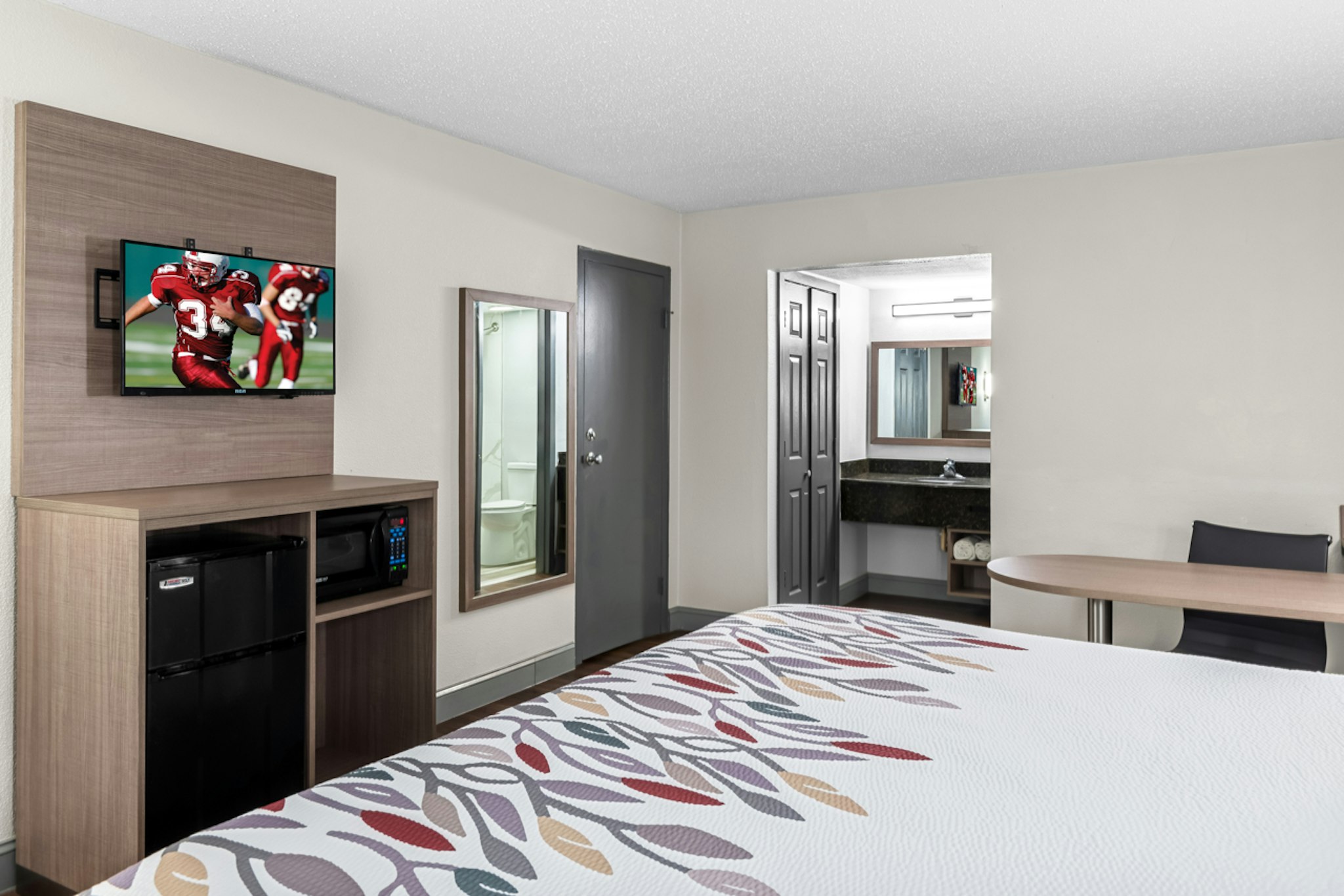SMOKING SUPERIOR 1 KING BED, MICRO-FRIDGE