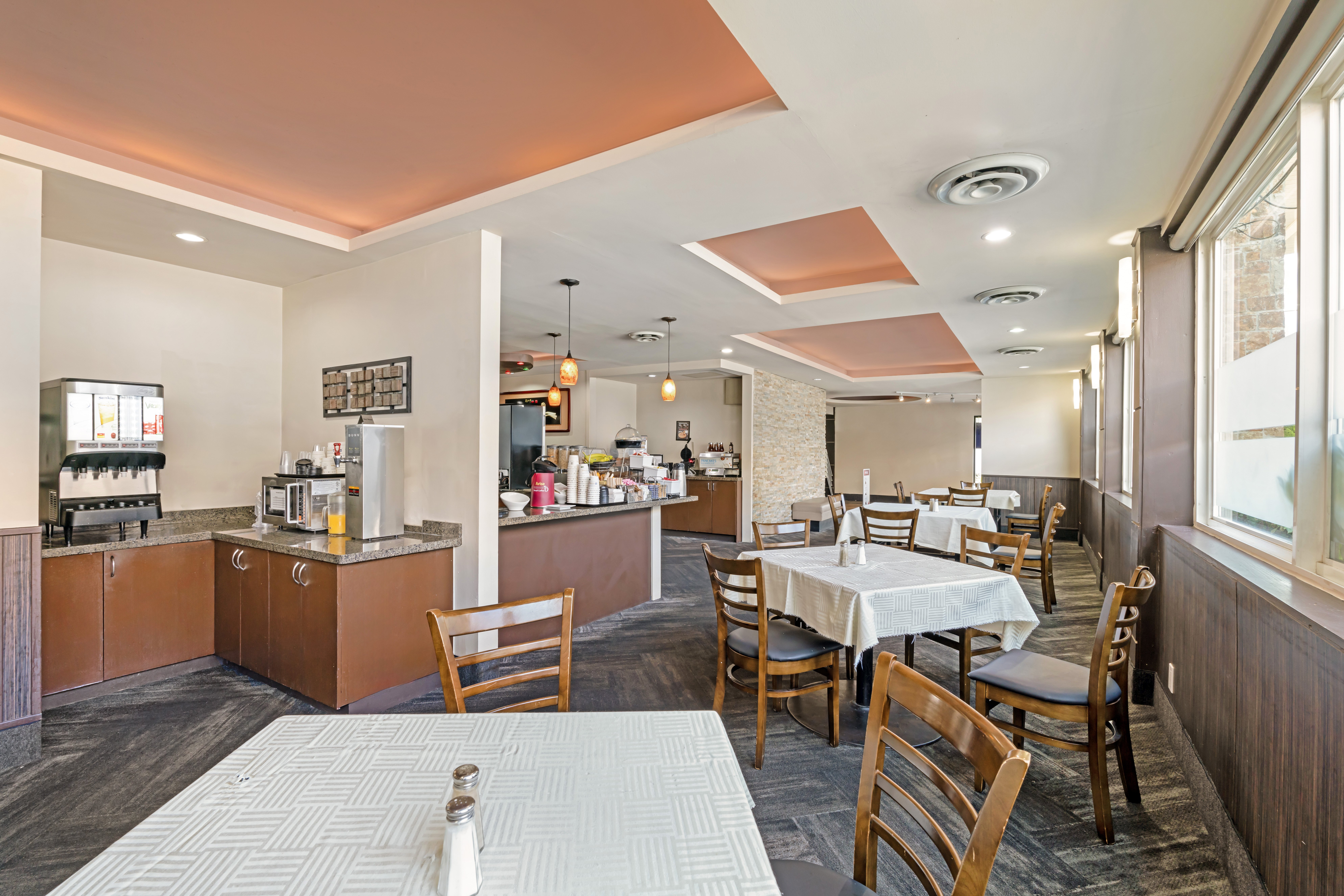 Best Western Plus Burnaby Hotel 58/76