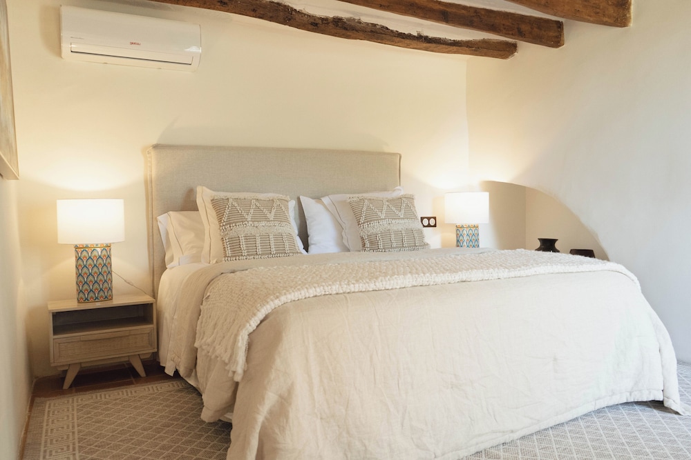Superior, Suite, King Bed, Golf Course View, Sofa