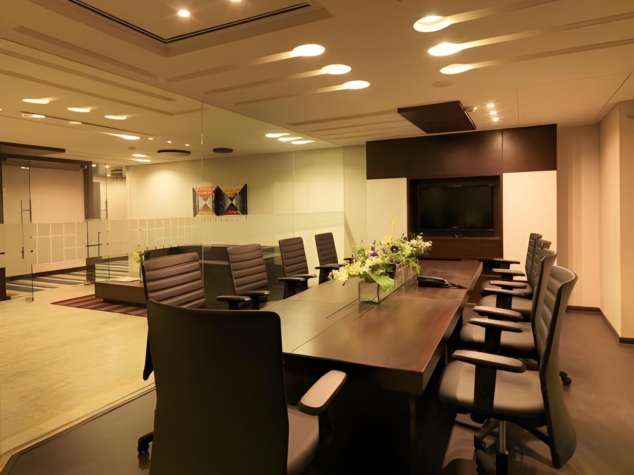 24 TECH HOTEL 24/25