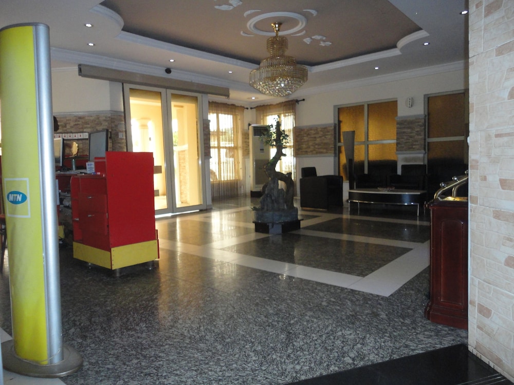 Sdm Tavern And Suites 3/27