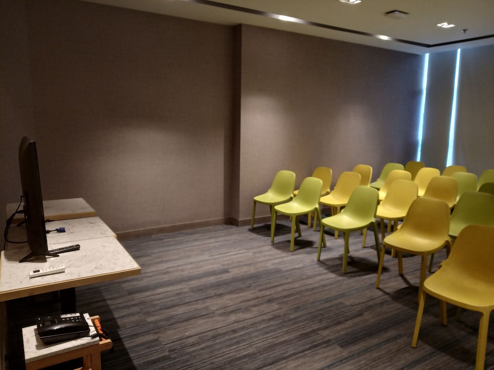 Holiday Inn Express Pune Pimpri 40/49