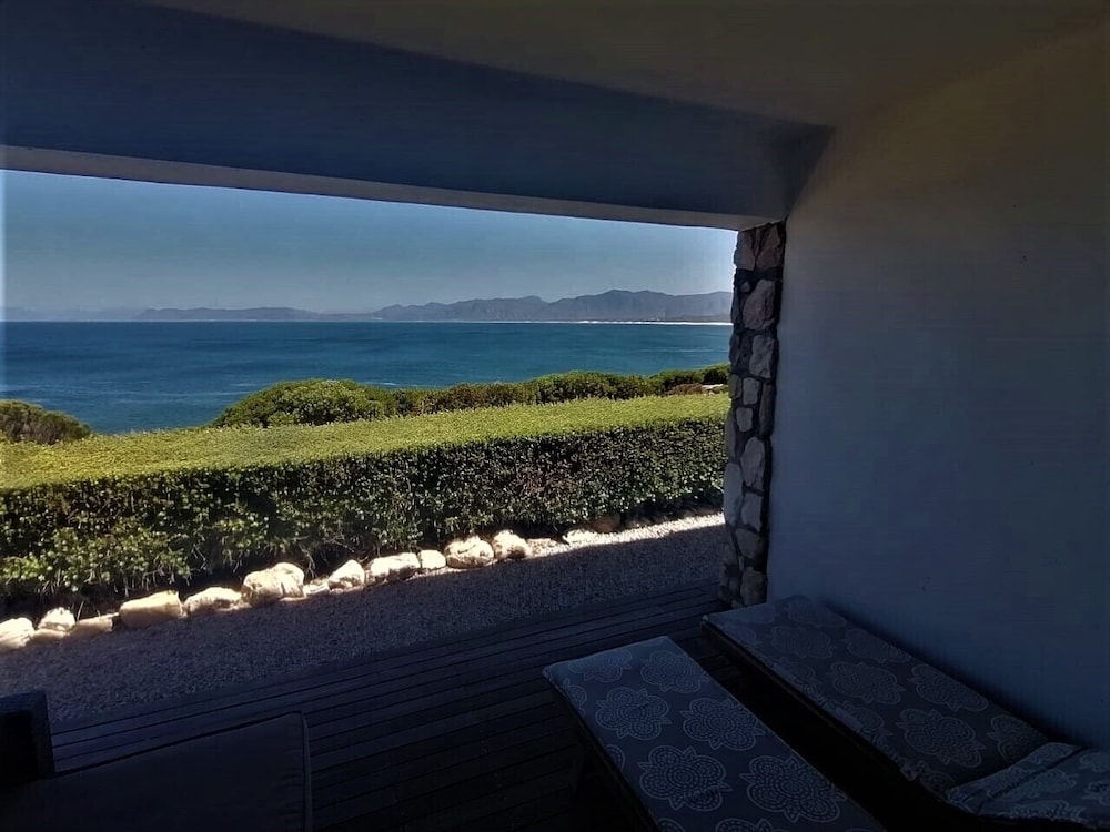 Kleinzee Oceanfront Guesthouse 35/43