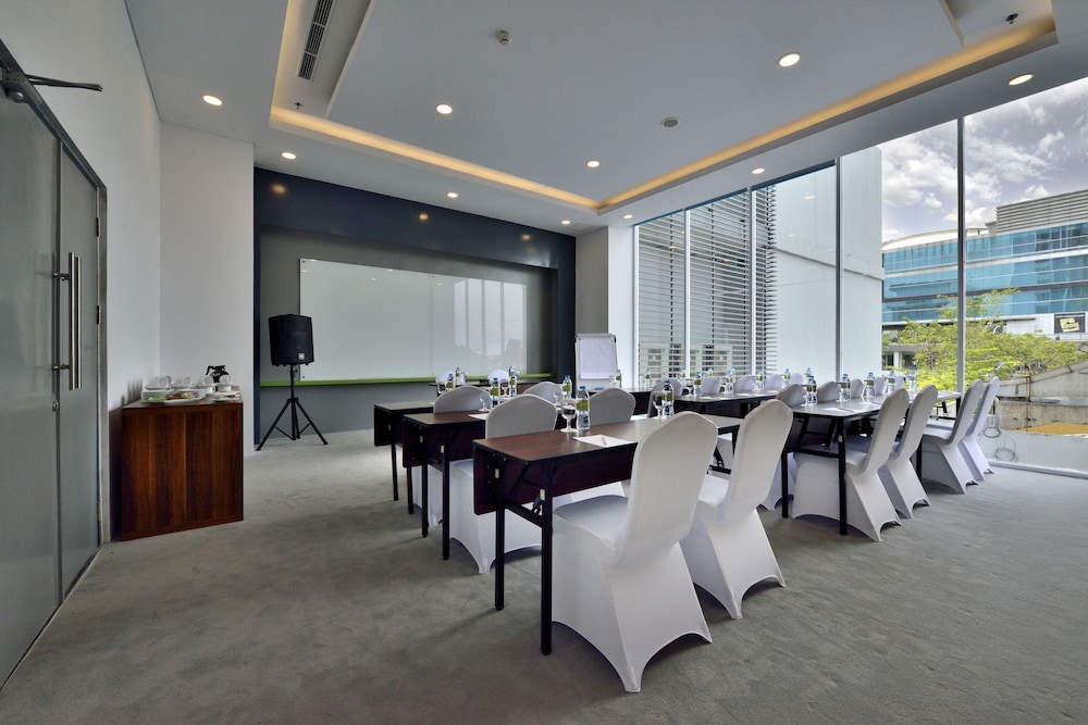 Whiz Hotel Sudirman Pekanbaru 29/36