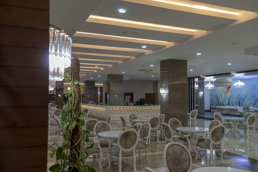 Lobby at Adalya Ocean Deluxe, EVRENSEKI