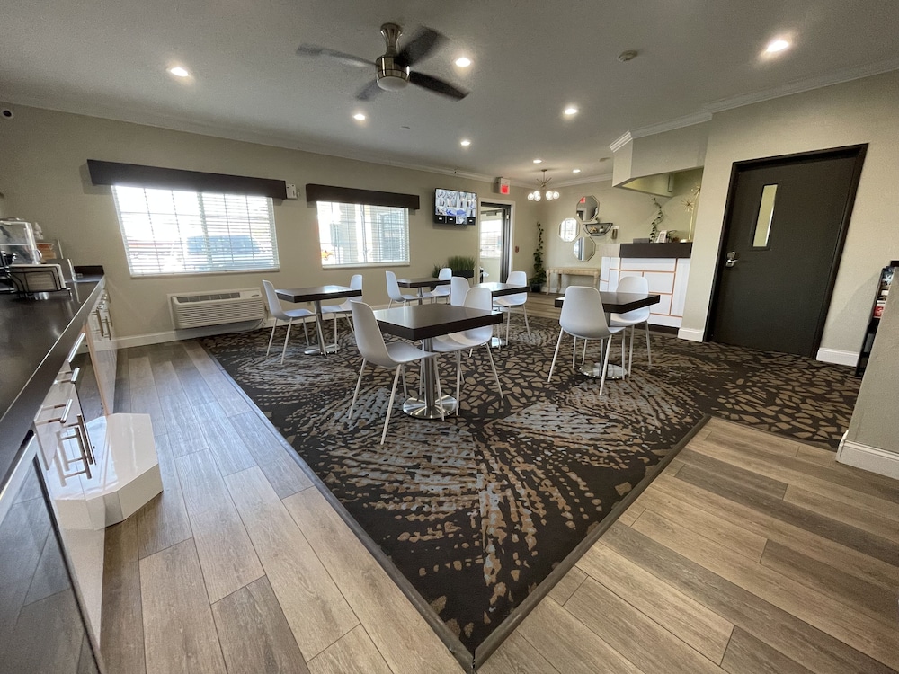 Countryside Inn Suites Fremont 30/45