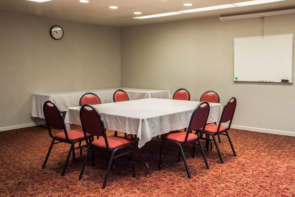 Quality Inn & Suites St Charles -West Chicago 34/40