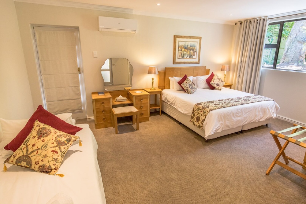 Montagu Country Hotel 28/89