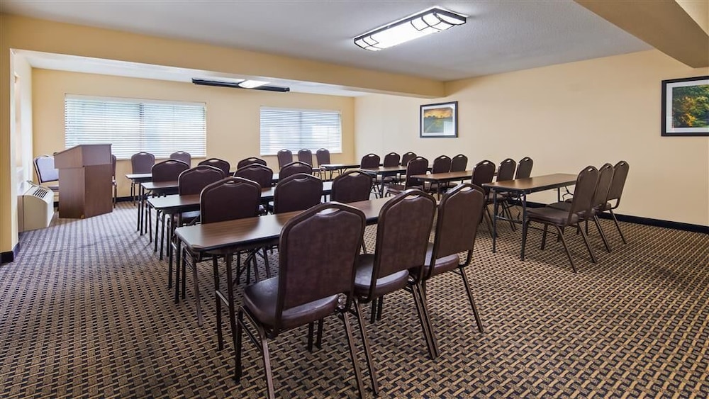 Country Inn & Suites by Radisson, Pickerington, OH 41/47