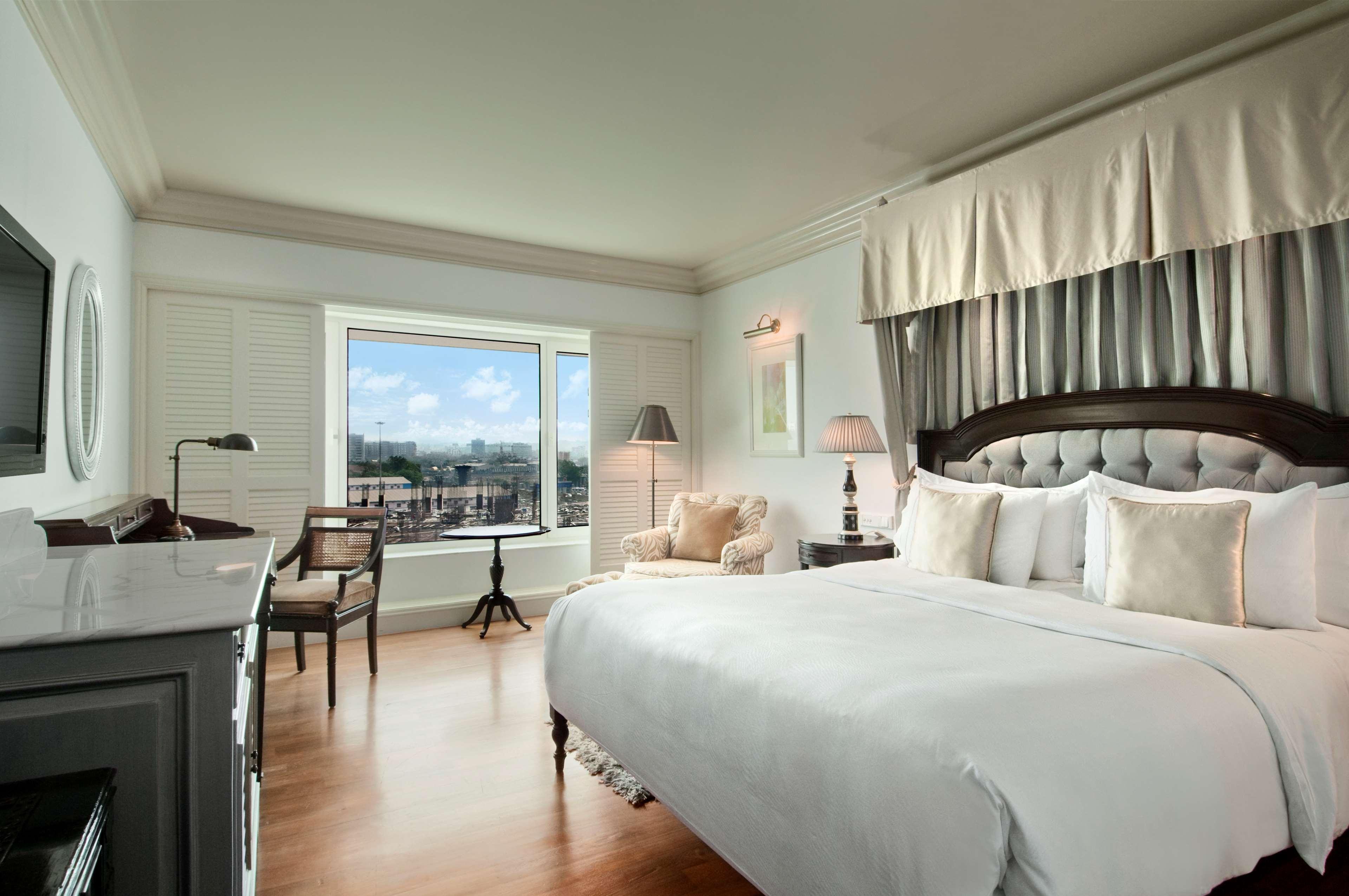 EXECUTIVE, KING BED, LOUNGE ACCESS