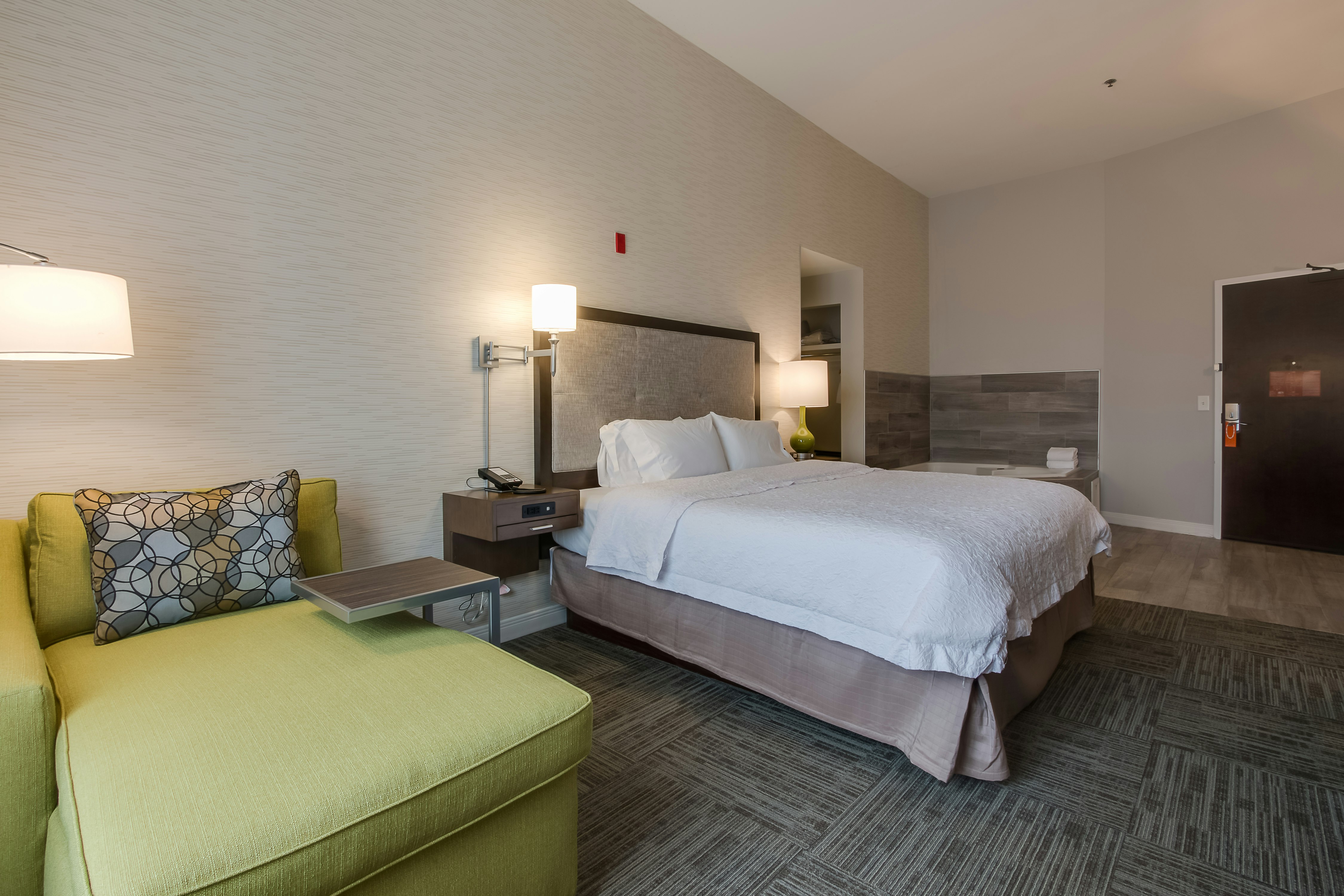 Hampton Inn White House 18/55